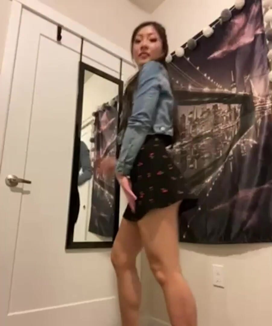 Yellow girl open for breeding