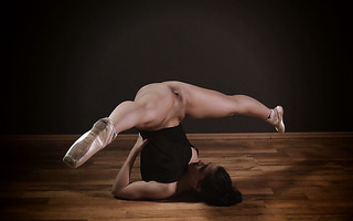 Graceful ballet dancer Nina Tornaskova exposes her sexy body