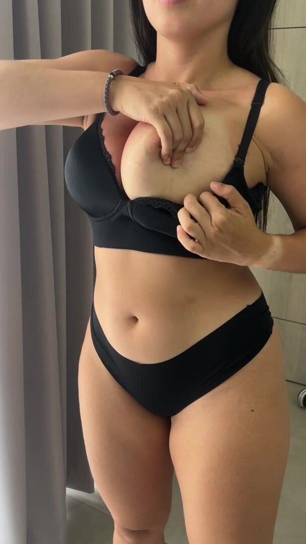 My big titties are always a surprise on my 5´1 petite frame