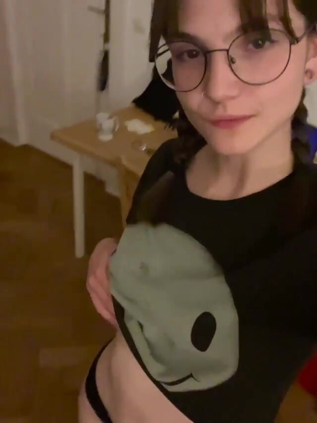 if you like my body give it a kiss!