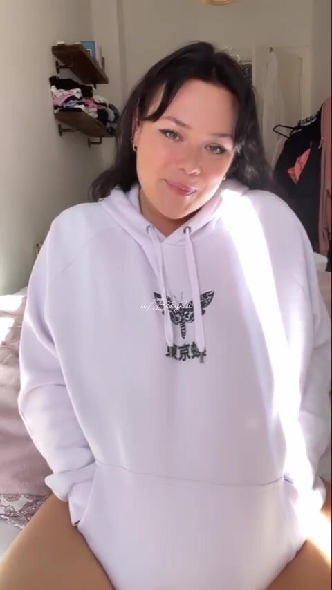 It’s getting cold outside, do you want to snuggle up between my pillows ?