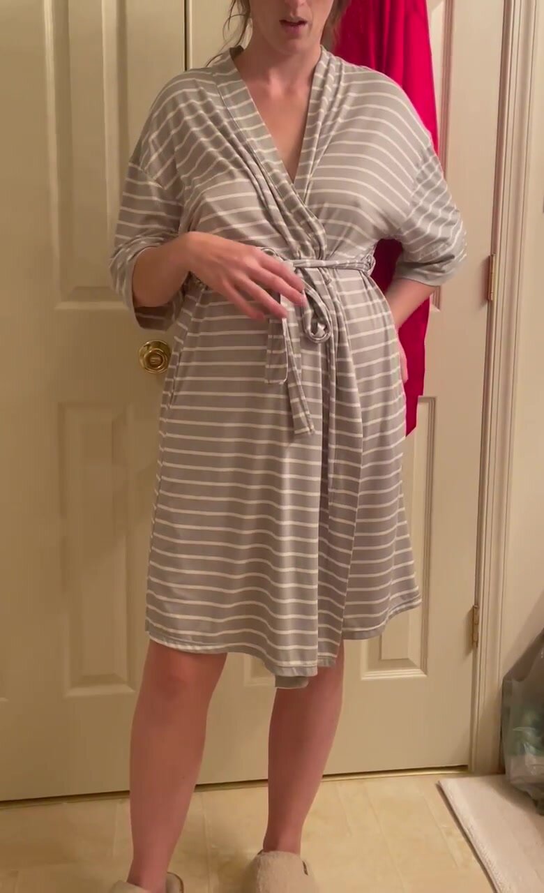 4 kids in 5 years and loving my mom curves