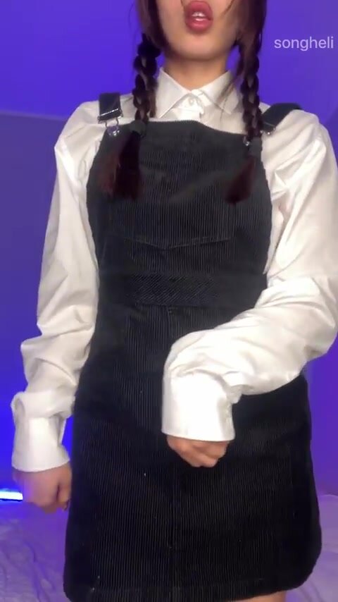 98lbs and 19 years old but would make your cock explode