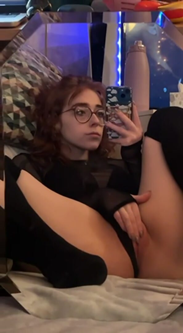 i really need ur face buried in my pussy right now :(