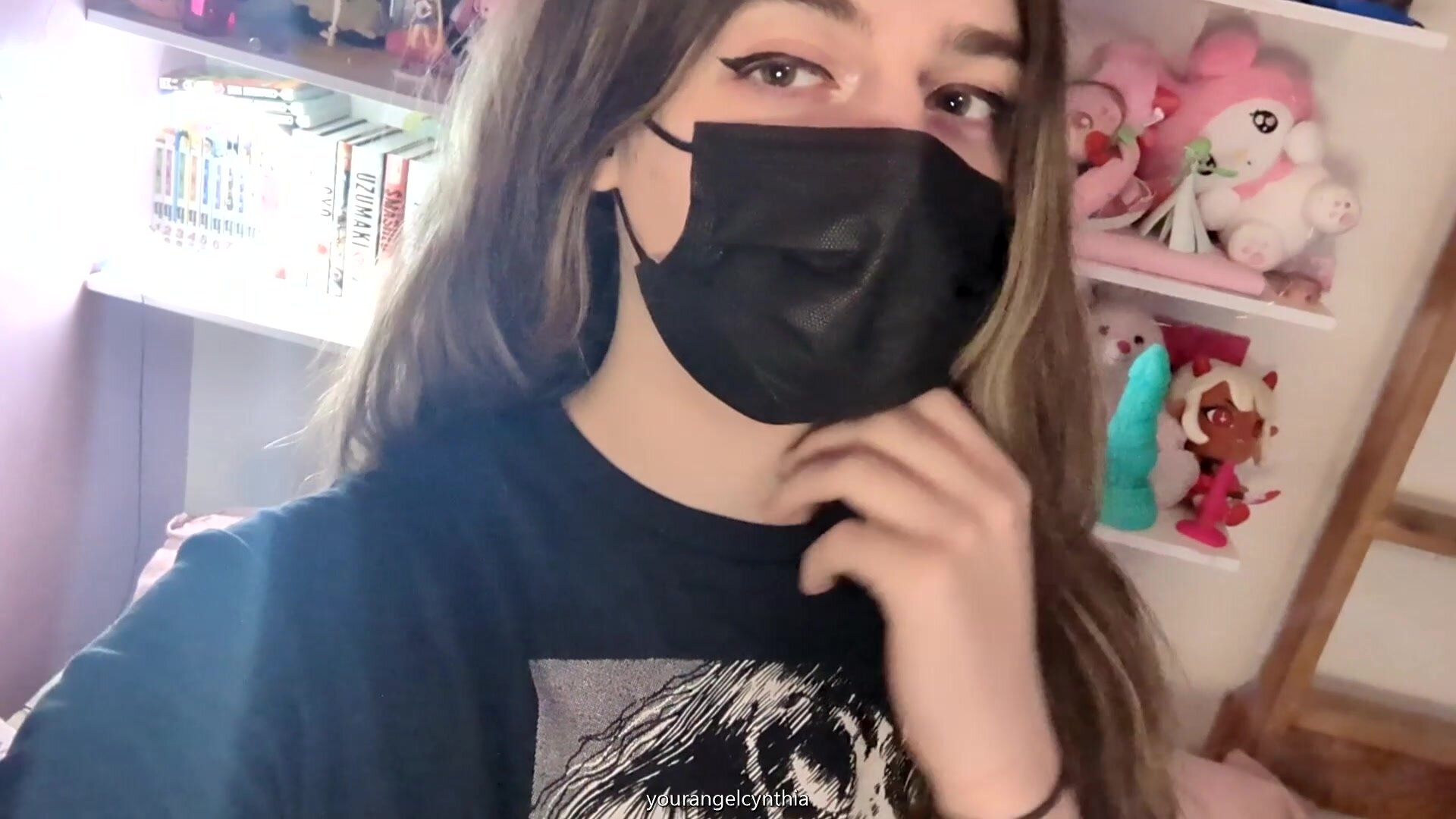 Looooove using oversized shirts to hide my hourglass figure, leads to a fun reveal~